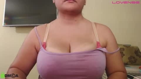 Camila  online show from 09-22-25, 04:09