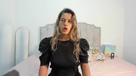 Snapshot of camila_borbon_ chatting on 05-06-26, 10:20 online show from 05-06-26, 10:20