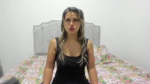 Snapshot of camila_borbon_ chatting on 06-01-26, 10:17 online show from 06-01-26, 10:17