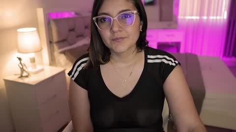Snapshot of camila_buitrago chatting on 12-25-24, 09:00 Camila buitrago online show from 12-25-24, 09:00