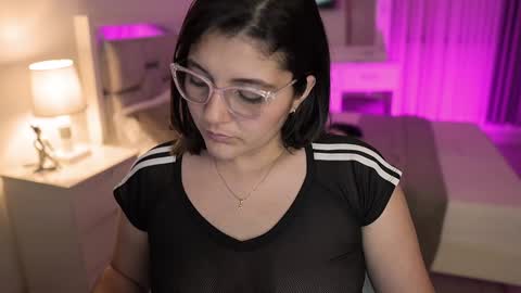 Snapshot of camila_buitrago chatting on 12-26-24, 12:03 Camila buitrago online show from 12-26-24, 12:03