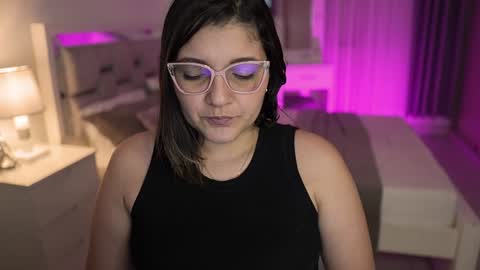 Snapshot of camila_buitrago chatting on 12-29-24, 10:47 Camila buitrago online show from 12-29-24, 10:47