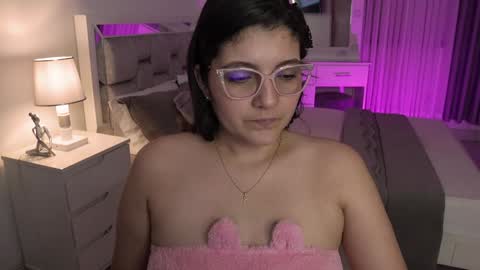 Snapshot of camila_buitrago chatting on 01-23-25, 02:44 Camila buitrago online show from 01-23-25, 02:44