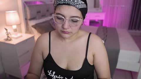 Snapshot of camila_buitrago chatting on 01-26-25, 10:24 Camila buitrago online show from 01-26-25, 10:24