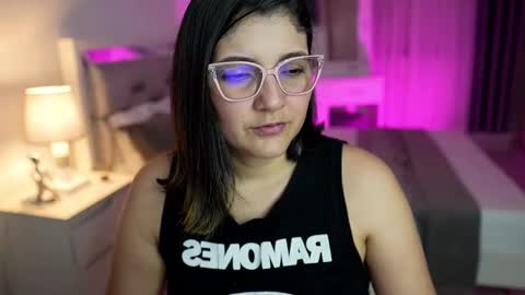 Snapshot of camila_buitrago chatting on 02-14-25, 01:02 Camila buitrago online show from 02-14-25, 01:02