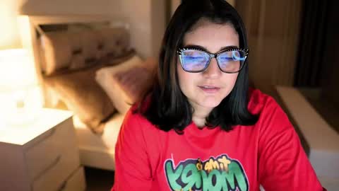Snapshot of camila_buitrago chatting on 09-16-25, 11:17 Camila buitrago online show from 09-16-25, 11:17