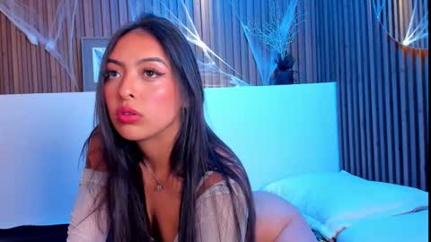 Camila online show from 11-05-25, 03:50