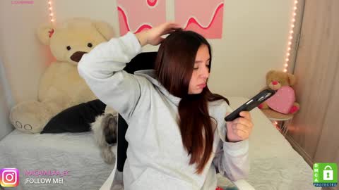 Snapshot of camila_ec2 chatting on 12-18-24, 11:19 C A M I online show from 12-18-24, 11:19