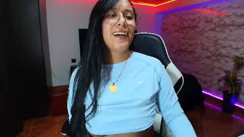 Snapshot of camila_iroose chatting on 08-10-26, 01:20 Camila Roose online show from 08-10-26, 01:20