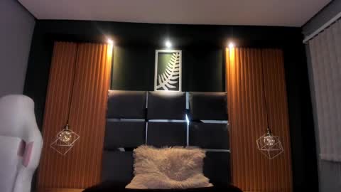 camila_martinez9 online show from 01-14-25, 03:57