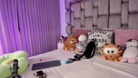 Snapshot of camila_matinez_ chatting on 01-28-25, 02:43 Camila online show from 01-28-25, 02:43