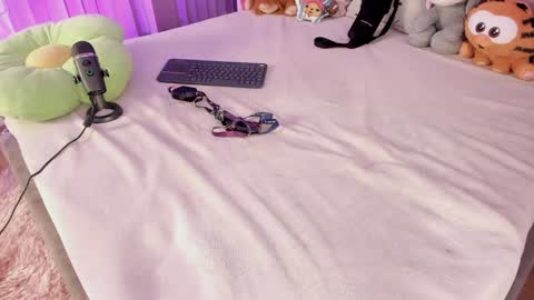 Snapshot of camila_matinez_ chatting on 02-06-25, 02:33 Camila online show from 02-06-25, 02:33