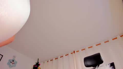 Snapshot of camila_shorty_ chatting on 12-24-24, 09:44 CamilaMendez--- online show from 12-24-24, 09:44
