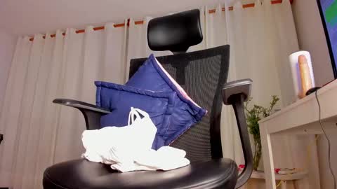 Snapshot of camila_shorty_ chatting on 02-15-25, 02:15 CamilaMendez--- online show from 02-15-25, 02:15