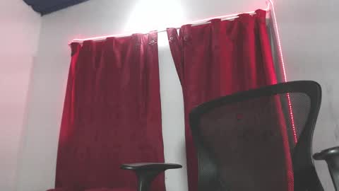 Snapshot of camilabbxc chatting on 02-18-25, 12:48 camila online show from 02-18-25, 12:48