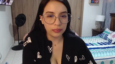 Snapshot of camilacarter chatting on 06-11-26, 08:40 camilacarter online show from 06-11-26, 08:40