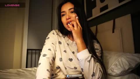 Camila online show from 01-21-25, 10:08