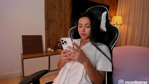 Camila online show from 10-16-25, 02:12