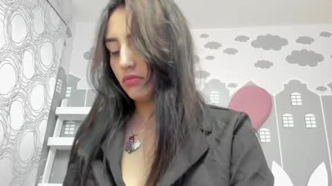 Snapshot of camilahunter__ chatting on 01-15-25, 03:33 Camila online show from 01-15-25, 03:33