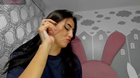 Snapshot of camilahunter__ chatting on 02-11-25, 04:01 Camila online show from 02-11-25, 04:01