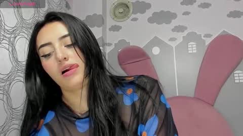 Snapshot of camilahunter__ chatting on 02-15-25, 04:03 Camila online show from 02-15-25, 04:03