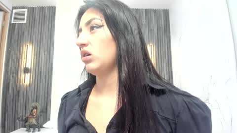 Snapshot of camilahunter__ chatting on 10-22-25, 11:32 Camila online show from 10-22-25, 11:32