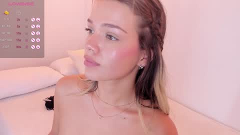 Snapshot of camilamonroee chatting on 12-03-24, 05:01 Camila Monroee online show from 12-03-24, 05:01