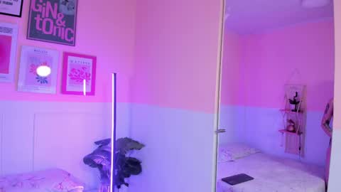 Camila  online show from 09-18-25, 11:56