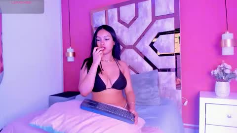 Snapshot of camilaspencer__ chatting on 09-17-25, 11:45 camilaspencer__ online show from 09-17-25, 11:45