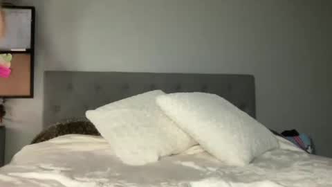 Camila Cruz online show from 09-30-25, 01:43