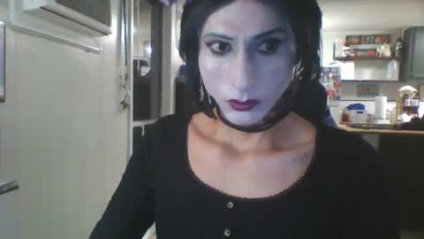 Snapshot of camilicat chatting on 10-11-25, 02:33 Ladyboy Ladine or Cambi online show from 10-11-25, 02:33
