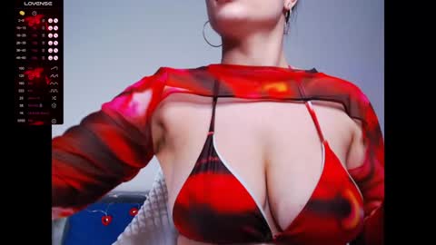 Snapshot of camilla__1one chatting on 01-17-25, 05:11 camilla__1one online show from 01-17-25, 05:11