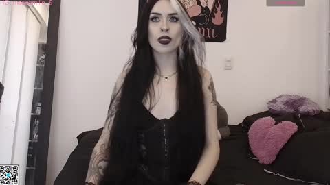 Snapshot of camille_666 chatting on 10-27-25, 08:13 Camille online show from 10-27-25, 08:13