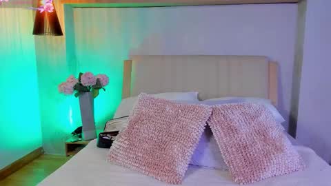 Camille Lynn online show from 09-30-25, 01:43