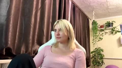Snapshot of camillecharm chatting on 01-25-25, 07:28 CamilleCharm online show from 01-25-25, 07:28