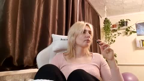 Snapshot of camillecharm chatting on 01-25-25, 11:11 CamilleCharm online show from 01-25-25, 11:11