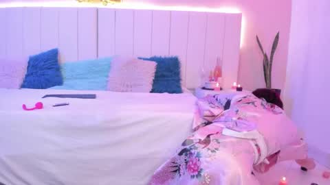 C A M I L L E N    Help me get to the top online show from 10-10-25, 10:20