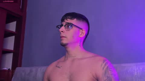   INDEPENDENT MODEL online show from 01-11-25, 12:18