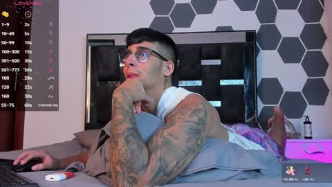   INDEPENDENT MODEL online show from 02-06-25, 02:44