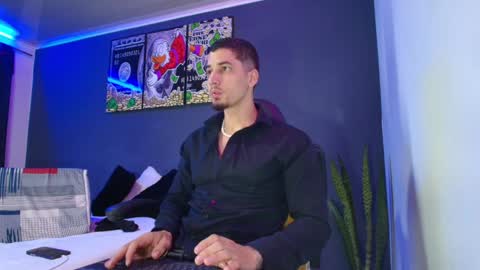 Snapshot of camiloalvarezzz3 chatting on 12-19-24, 12:12 CAMILO online show from 12-19-24, 12:12