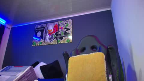 Snapshot of camiloalvarezzz3 chatting on 12-21-24, 04:14 CAMILO online show from 12-21-24, 04:14