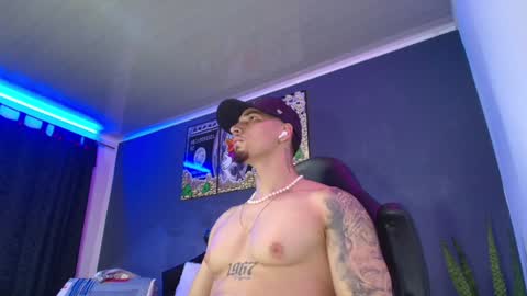 Snapshot of camiloalvarezzz3 chatting on 12-28-24, 06:50 CAMILO online show from 12-28-24, 06:50