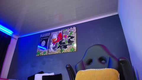 Snapshot of camiloalvarezzz3 chatting on 12-30-24, 05:02 CAMILO online show from 12-30-24, 05:02