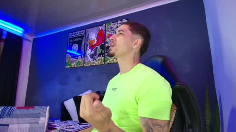 Snapshot of camiloalvarezzz3 chatting on 01-11-25, 01:43 CAMILO online show from 01-11-25, 01:43