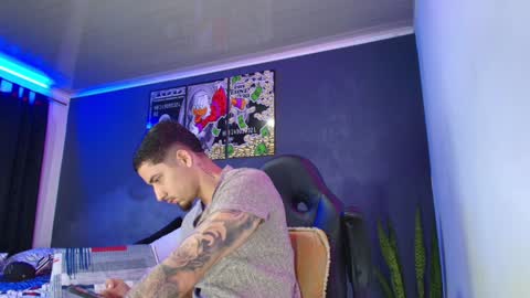 Snapshot of camiloalvarezzz3 chatting on 01-17-25, 12:42 CAMILO online show from 01-17-25, 12:42