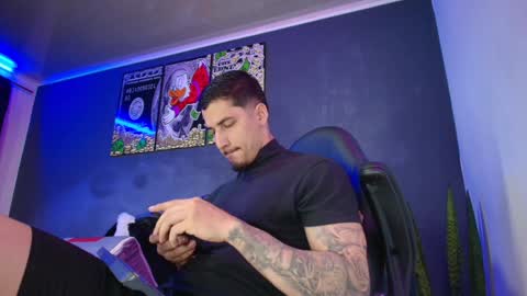 Snapshot of camiloalvarezzz3 chatting on 01-22-25, 12:38 CAMILO online show from 01-22-25, 12:38
