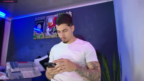 Snapshot of camiloalvarezzz3 chatting on 01-24-25, 12:52 CAMILO online show from 01-24-25, 12:52