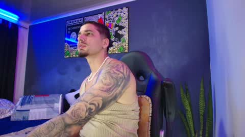 Snapshot of camiloalvarezzz3 chatting on 01-25-25, 01:32 CAMILO online show from 01-25-25, 01:32