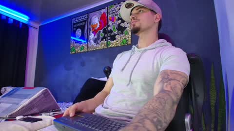 Snapshot of camiloalvarezzz3 chatting on 01-27-25, 10:16 CAMILO online show from 01-27-25, 10:16