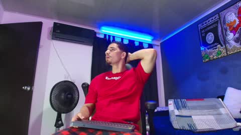 Snapshot of camiloalvarezzz3 chatting on 02-08-25, 12:39 CAMILO online show from 02-08-25, 12:39